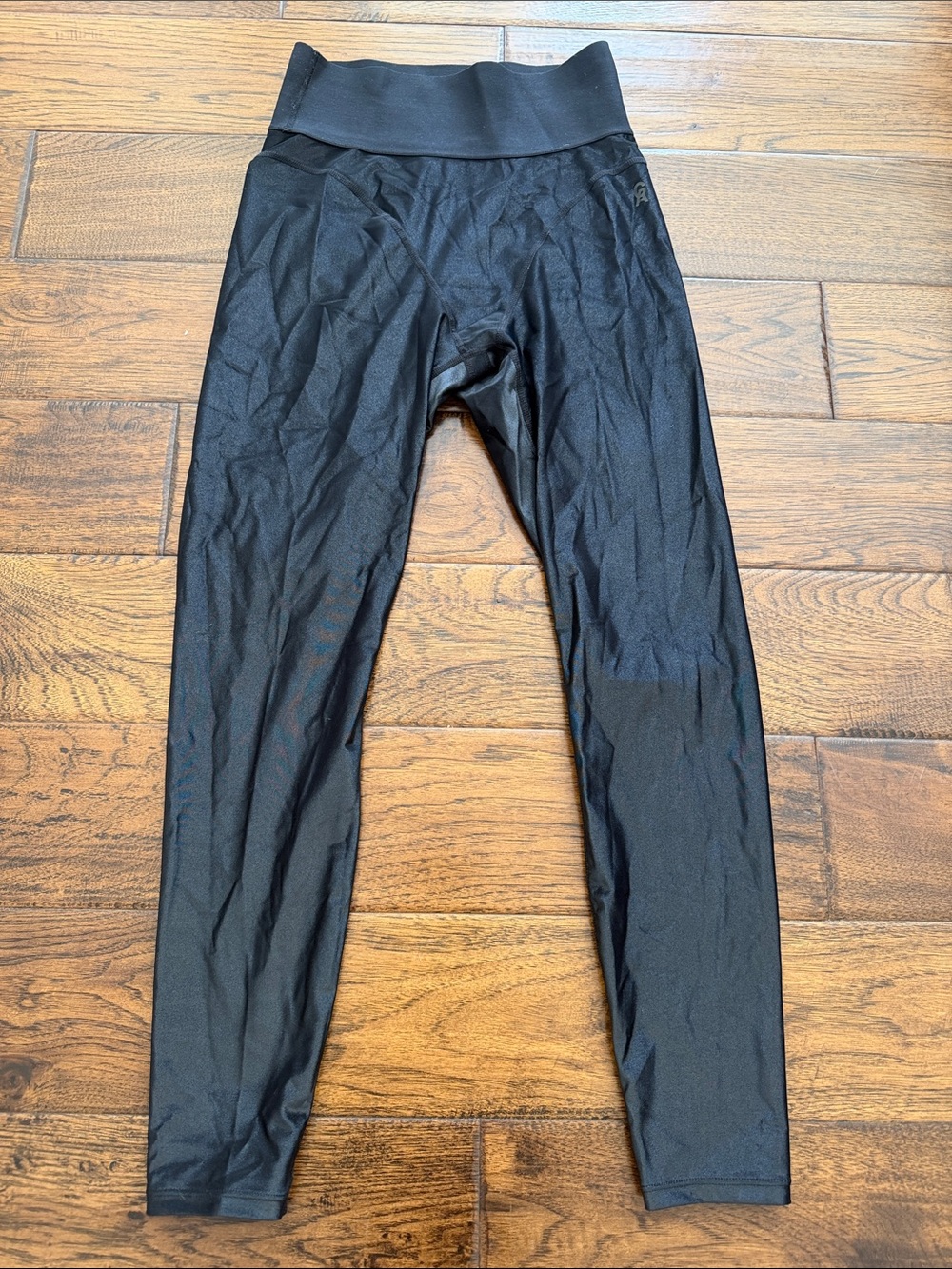 Good American shiny leggings